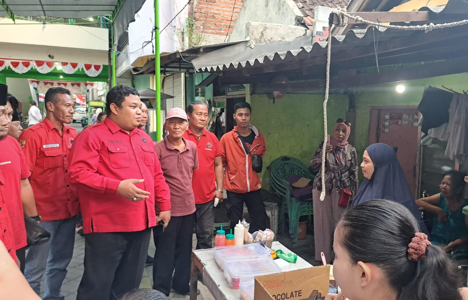 Sosialisasikan Paslon Pilkada, PDIP Surabaya Gencar Blusukan