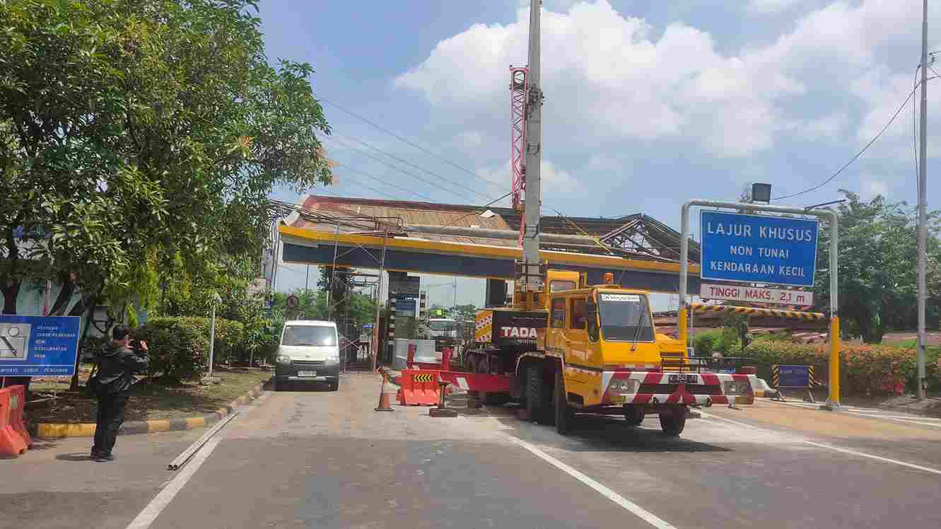 Exit Tol Banyu Urip Surabaya Sudah Dibuka Pasca Insiden Atap Gerbang Entrance Nyaris Ambruk