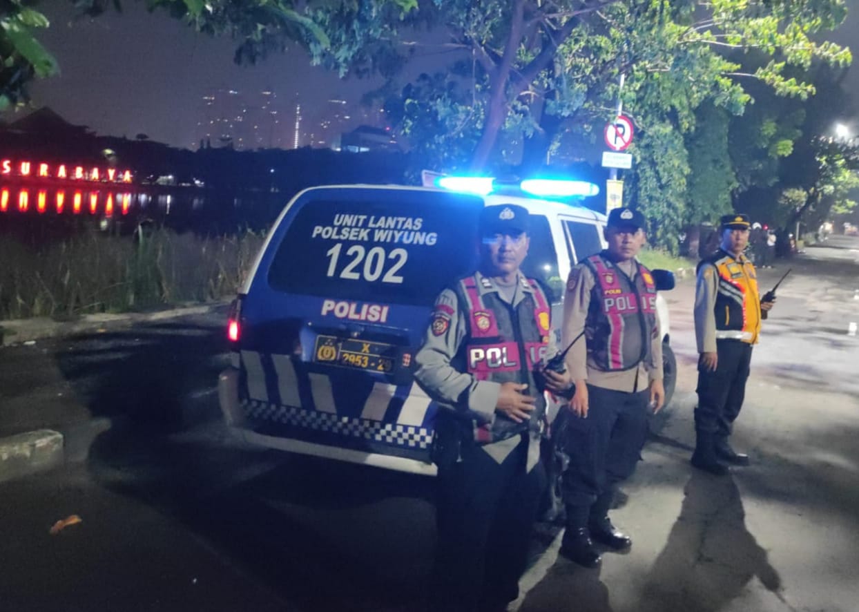 Wujudkan Kondusifitas saat Malam Ramadan, Polsek Wiyung Lakukan Patroli Blue Light Strong Point