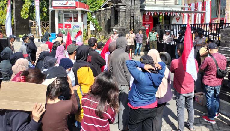 Polsek Tandes Kawal Aksi Unjuk Rasa di BPSDM Jatim Berjalan Aman dan Kondusif