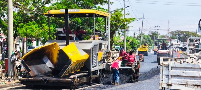 Progres Proyek Pembangunan Jalan Baru Pacar Keling di Tahap Pengaspalan