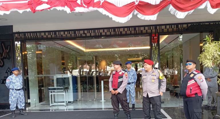 Polsek Mulyorejo Amankan Acara Rakerda DPD Demokrat Jawa Timur di Oakwood Hotel