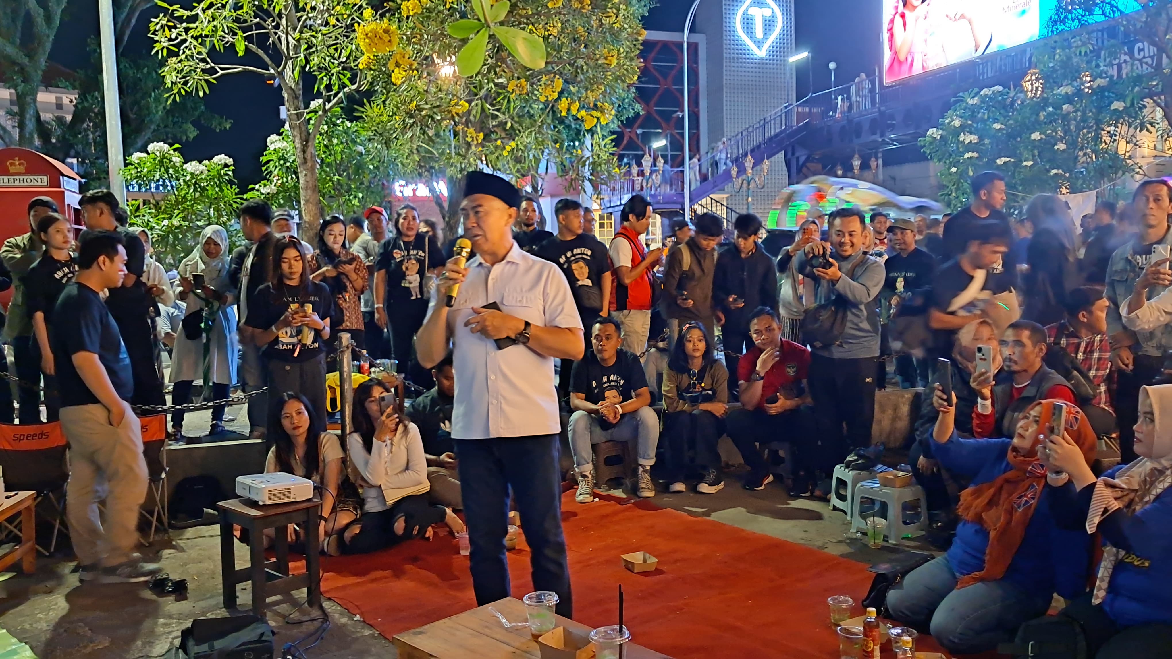 Nobar di Kayutangan Heritage, Abah Anton Didaulat sebagai Wali Kota Gila Bola Karena Ini