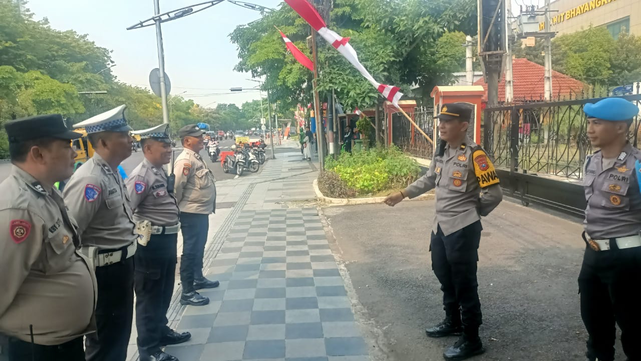 Polsek Gayungan Kawal Aksi Unjuk Rasa BBH Damar di Mapolda Jatim