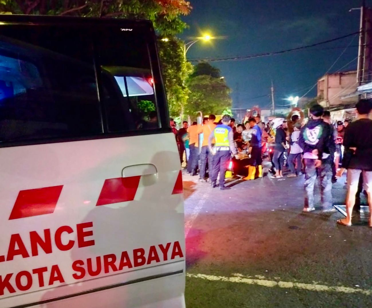 Pulang Rayakan Anniversary Persebaya, Motor Bonek Hantam Truk di Tandes, Satu Kritis