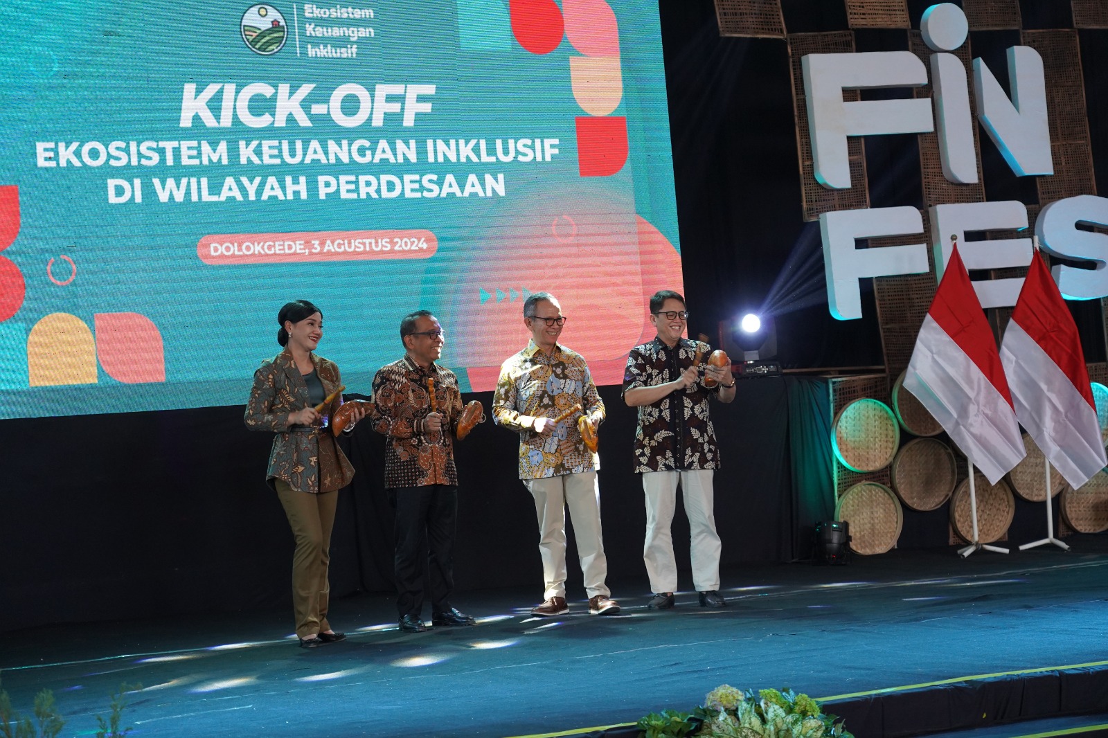 Mensesneg Pratikno, Dewan OJK, dan Pj Adriyanto Pukul Kentongan Kick Off EKI di Dolokgede