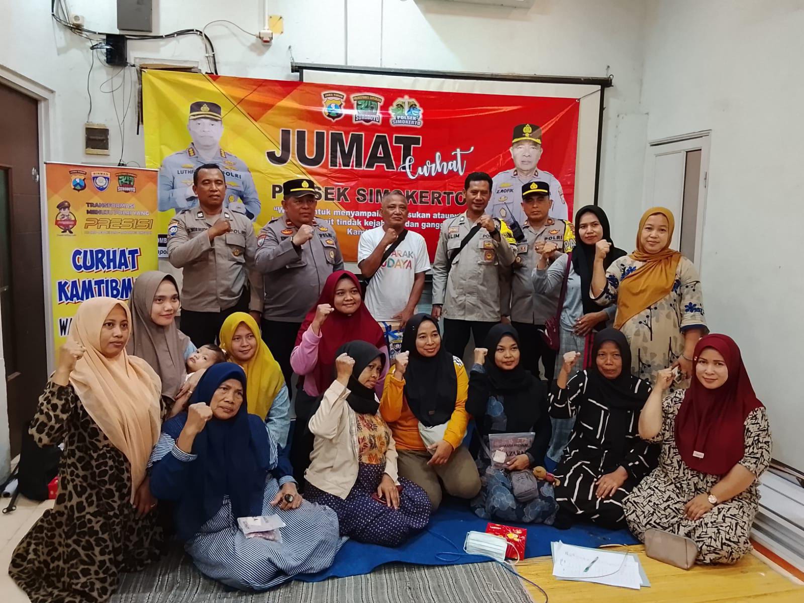 Polsek Simokerto Gelar Jumat Curhat di Simolawang, Perkuat Silaturahmi dan Keamanan Warga