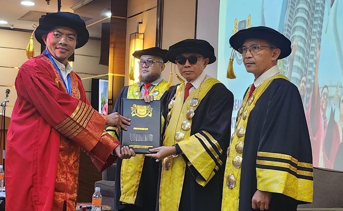 Ketua Aliansi Relawan Gabah Tulungagung Dikukuhkan Guru Besar Universitas Milik Keluarga Kerajaan Malaysia