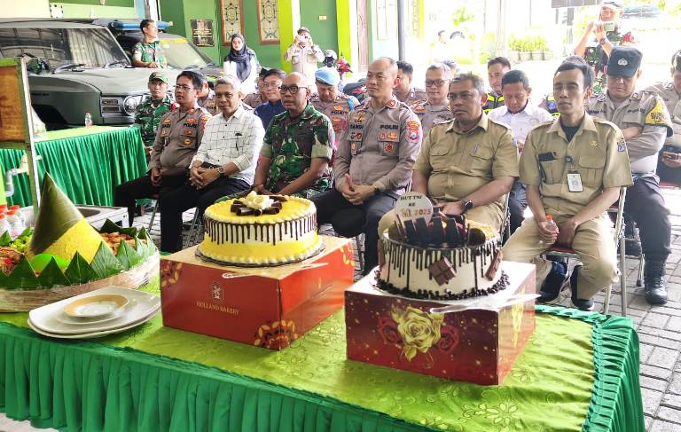 Perkuat Sinergi Tiga Pilar, Polsek Lakarsantri Kunjungi Koramil Rayakan HUT Ke-80 TNI