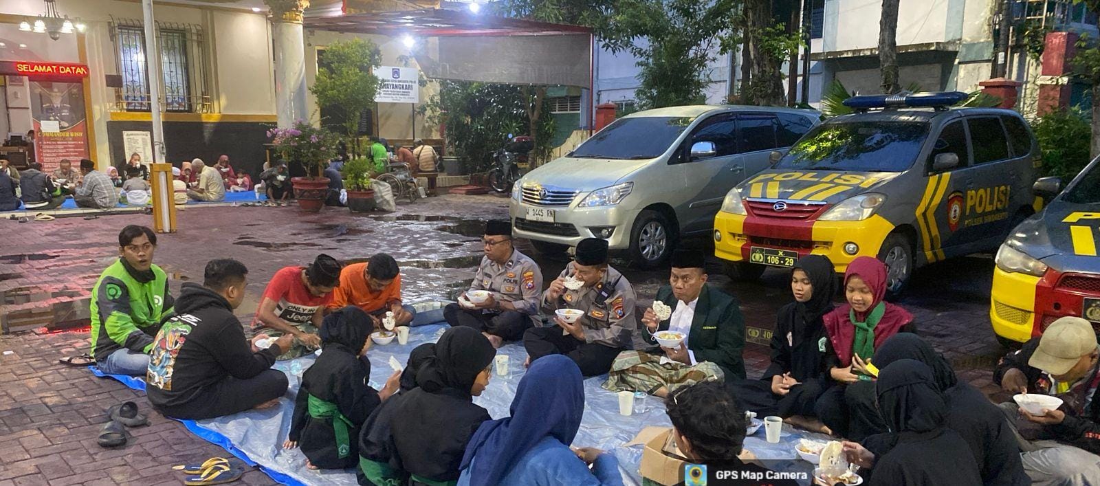 Polsek Simokerto dan MWCNU Gelar Buka Puasa Gratis untuk Masyarakat