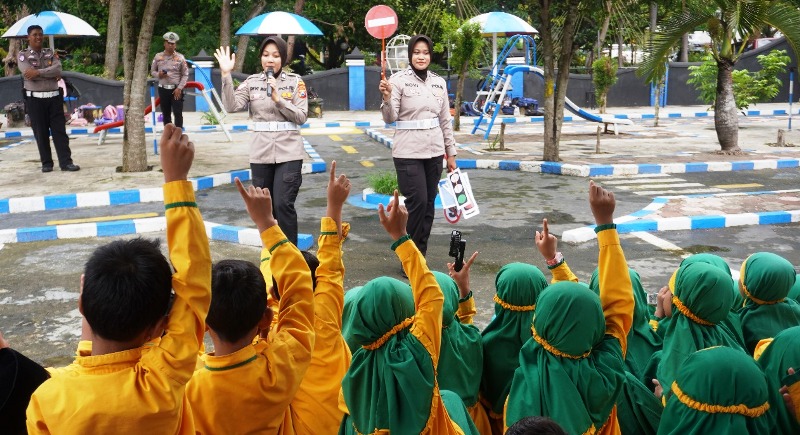 Pacu Program Salantas Menyapa, Polres Bangkalan Edukasi Bocil SDTI Nurul Rohmah Tentang Tertib Lalin