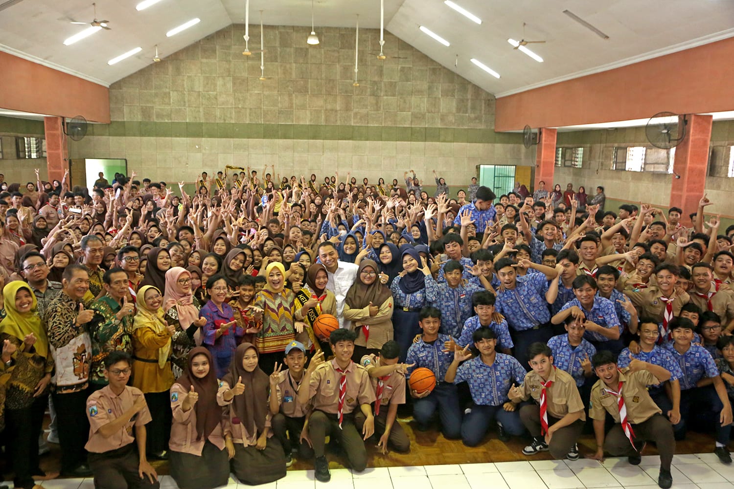Wali Kota Surabaya Minta Tak Bedakan Sekolah Negeri dan Swasta