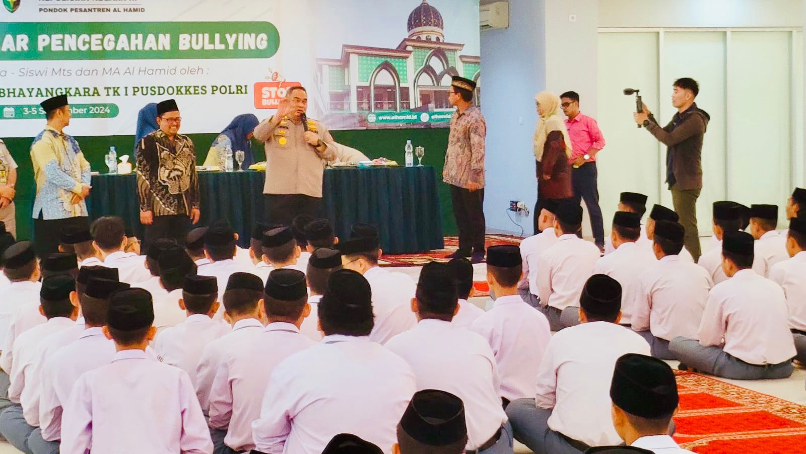 Ribuan Siswa dan Guru Ikuti Official Hospital Cegah Bullying di Ponpes Al Hamid Cilangkap