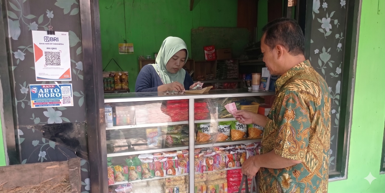 Usaha Warung Sembako di Semarang Berkembang Berkat Dukungan Holding Ultra Mikro BRI Group