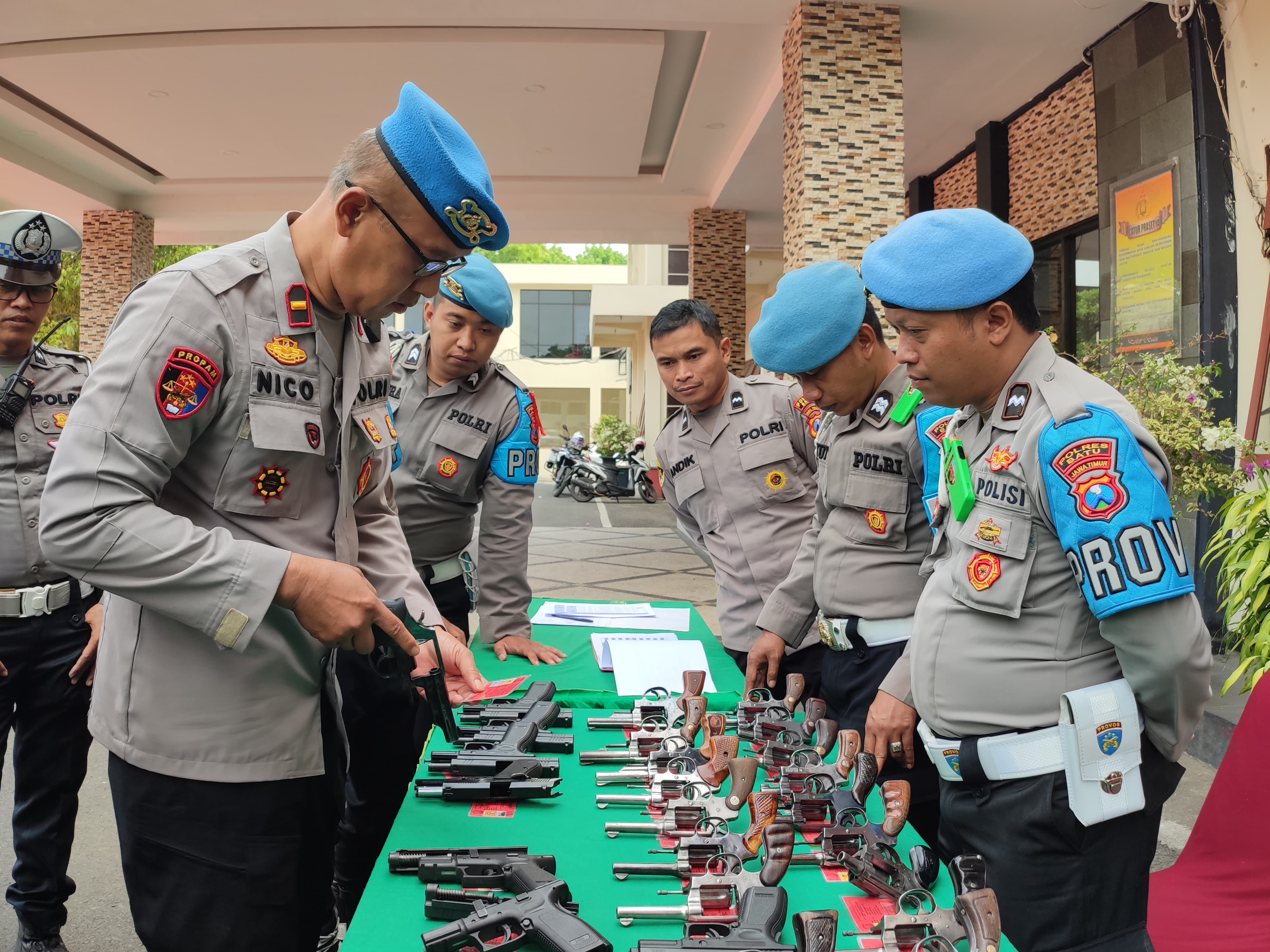 Antisipasi Penyalagunaan, Sipropam Polres Batu Periksa Senpi Dinas Anggota