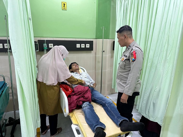 Polres Ngawi Sigap Bantu Pemudik Sakit Antar ke RS Widodo hingga Pulih