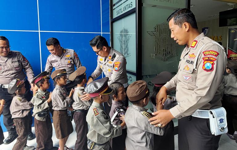 Polisi Sahabat Anak Sidoarjo, Edukasi Tertib Lalu Lintas Sejak Dini