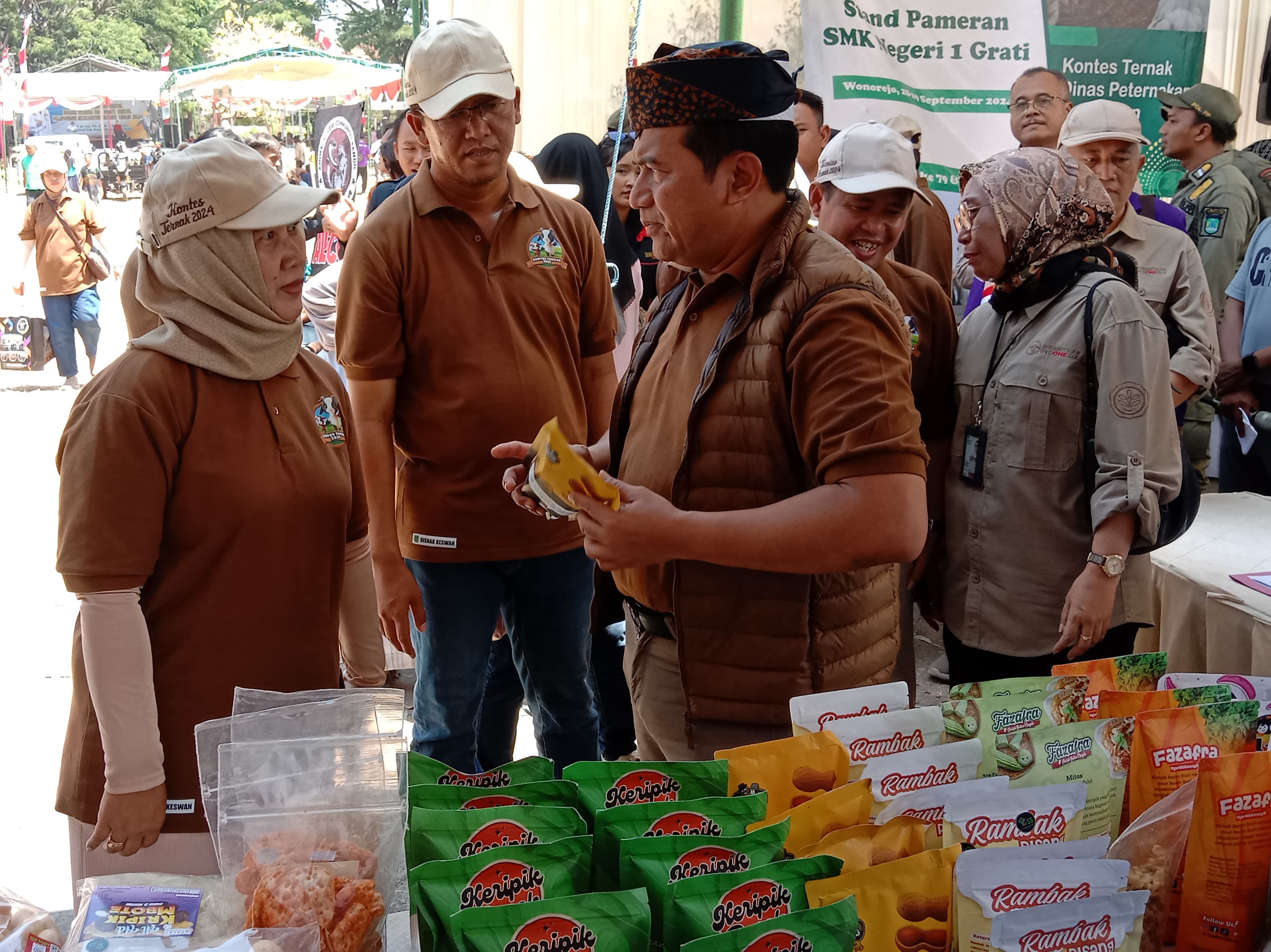 Warga Antusias Serbu Gerakan Pangan Murah 