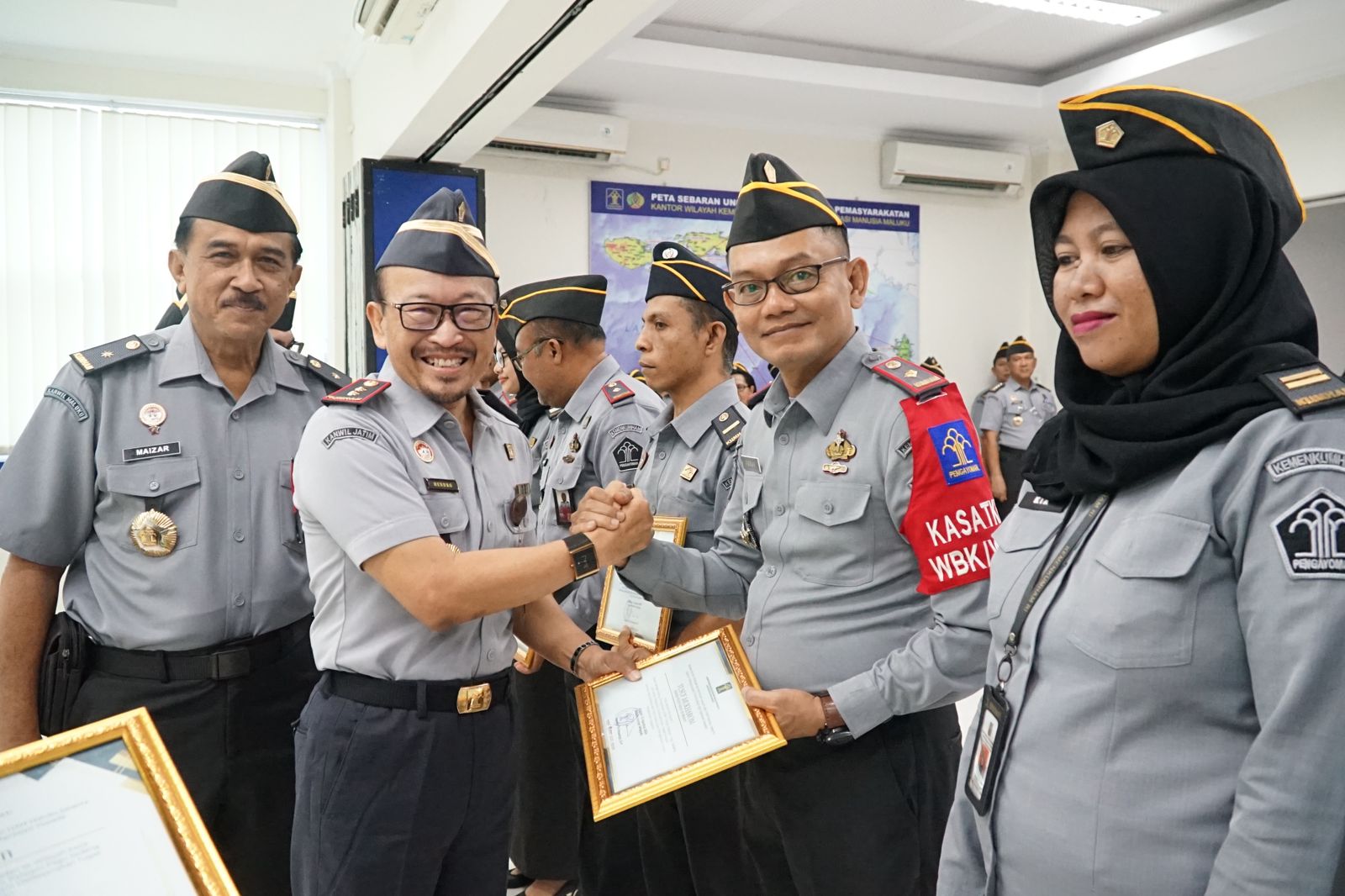 Hebat! 3 Bulan, 12 Satker Kemenkumham Maluku Borong Penghargaan Kinerja Keuangan