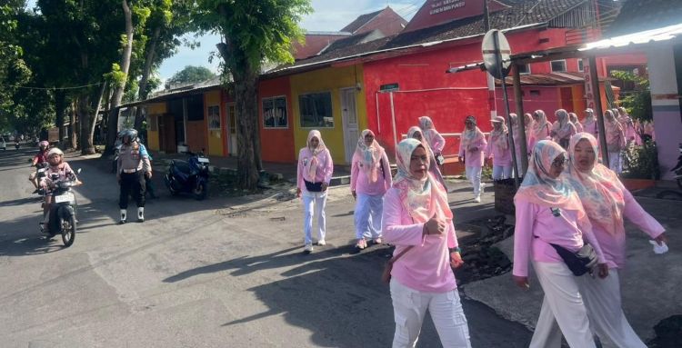 Polsek Lumajang Kota Amankan Jalan Sehat SMAN 1