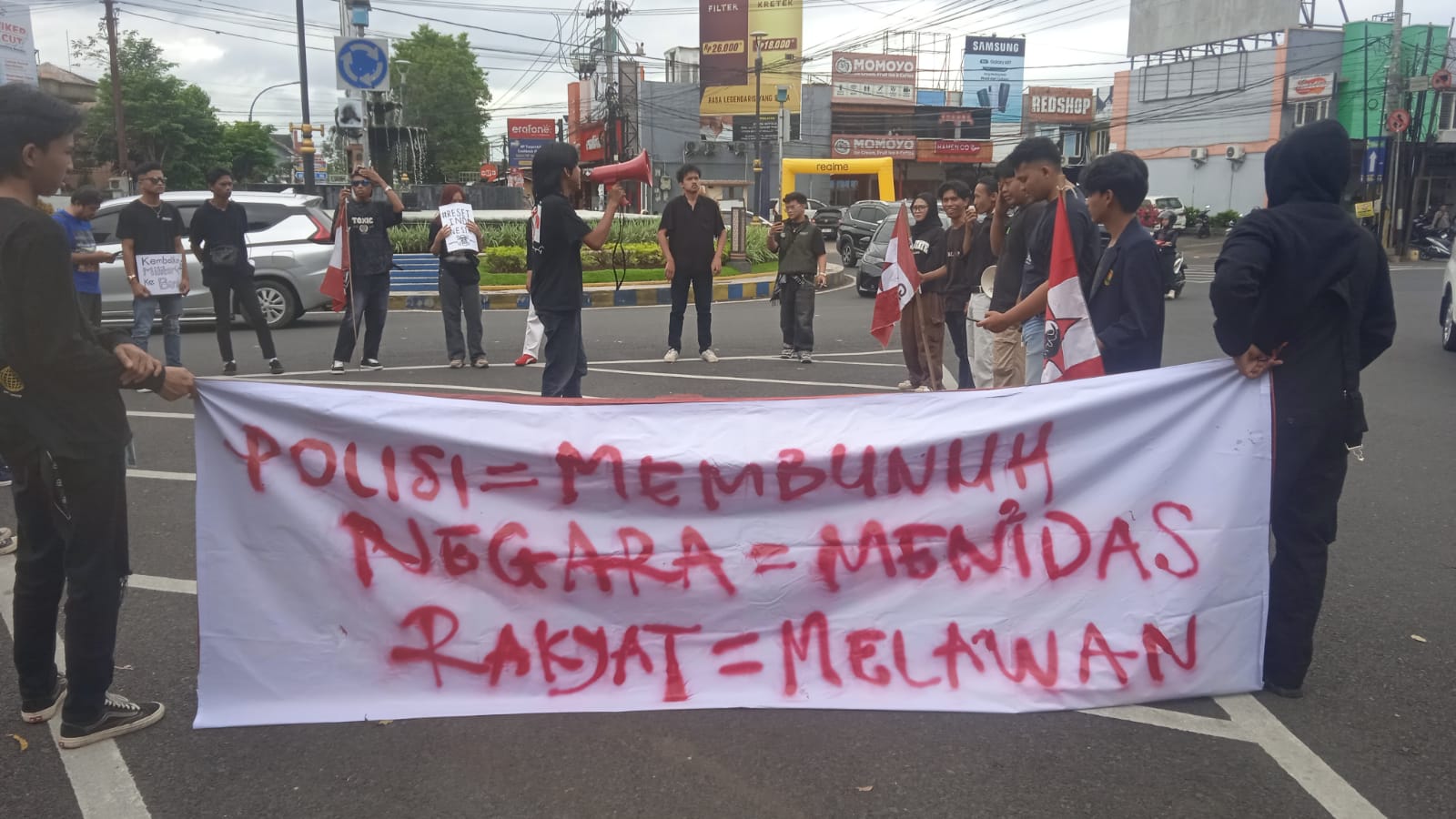 Aksi GMNI Jember Tuntut Pembebasan Demonstran dan Reformasi Polri