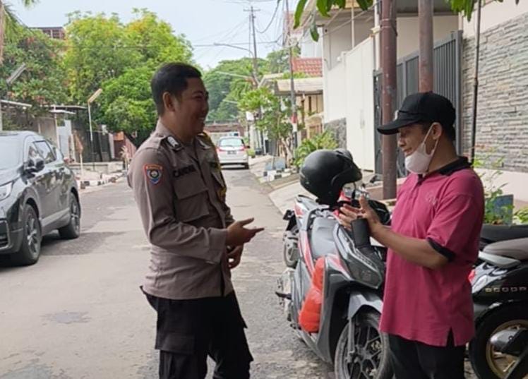 Patroli Dialogis Polsek Sukomanunggal Eratkan Sinergi dengan Tokoh Masyarakat