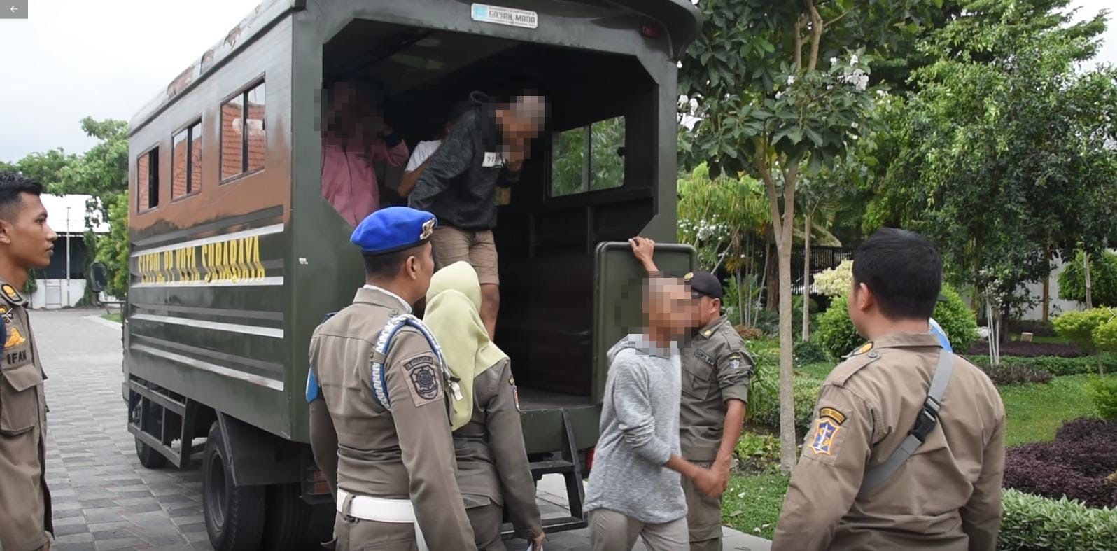 Belasan Remaja di Surabaya Diamankan Hendak Tawuran, Disanksi Sosial Merawat ODGJ 