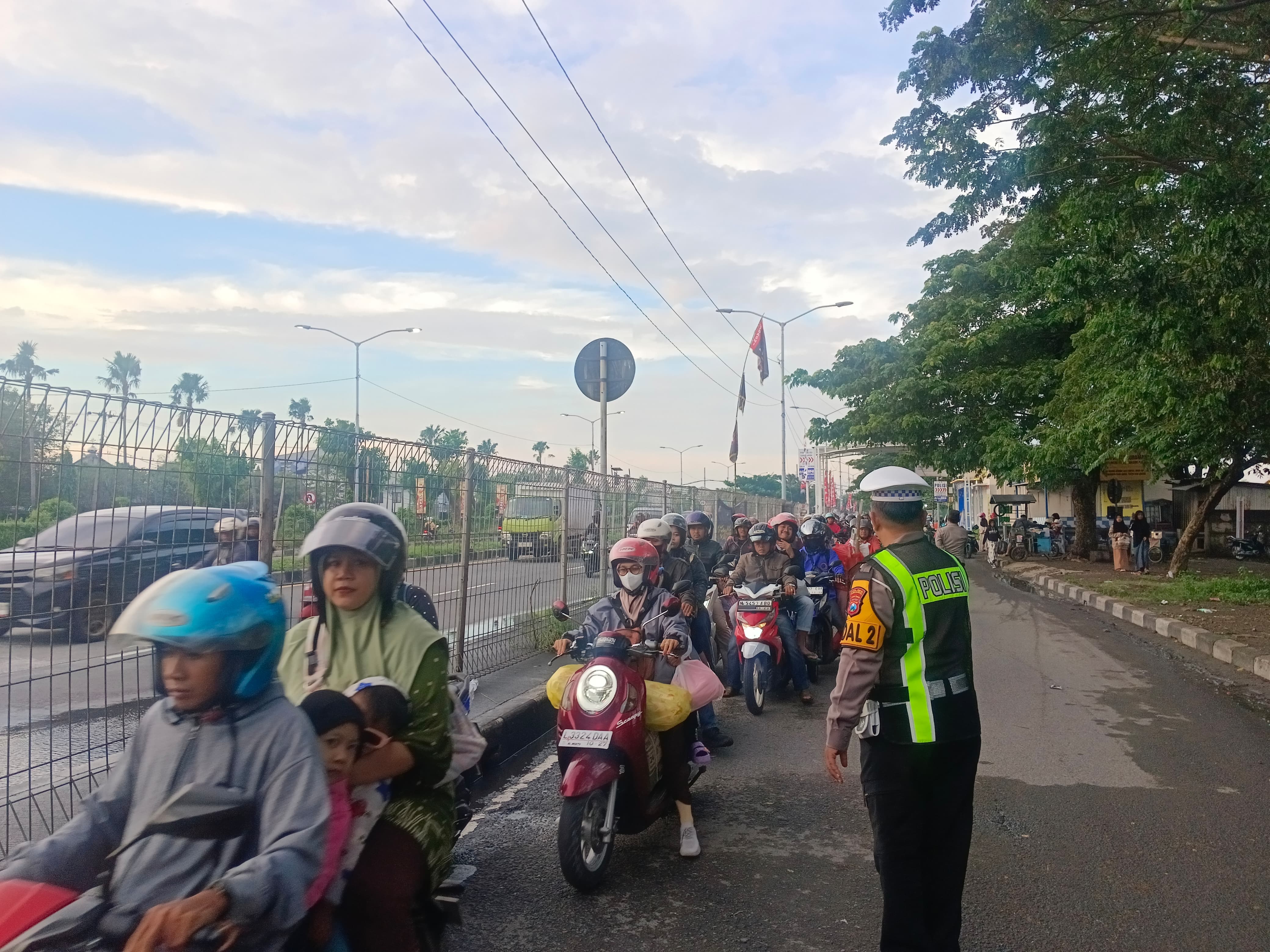 Jamin Kelancaran Mudik Lebaran, Polres Pelabuhan Tanjung Perak Siagakan Pengamanan di Pos Suramadu