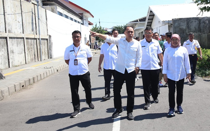 Wali Kota Eri Minta Plt Kadishub Surabaya untuk Uji Coba Parkir Kendaraan di Sepanjang Jalan Pegirian