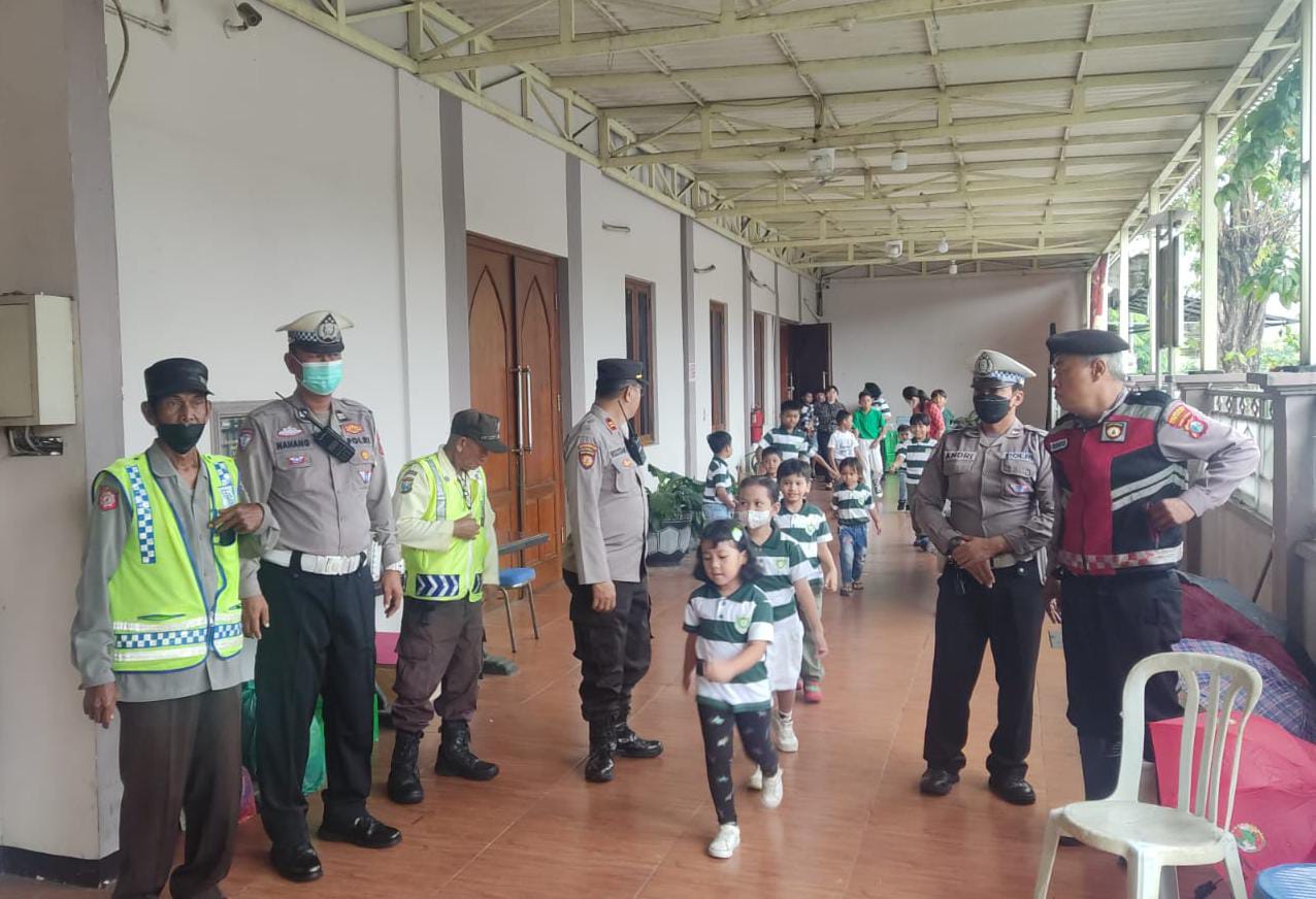 Polsek Pakal Pastikan Keamanan Rumah Ibadah Jadi Prioritas