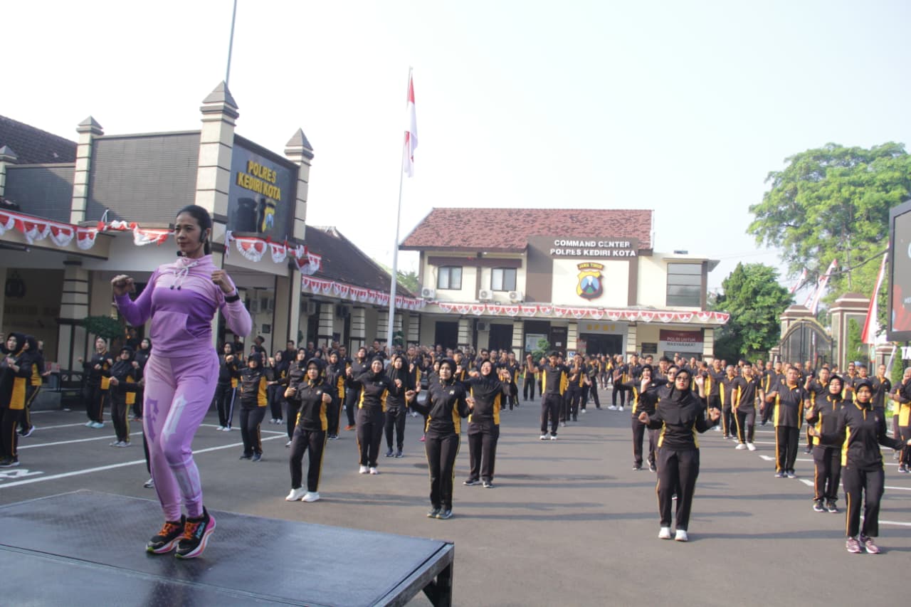 Pererat Solidaritas, Polwan Polres Kediri Kota Gelar Olahraga Bersama