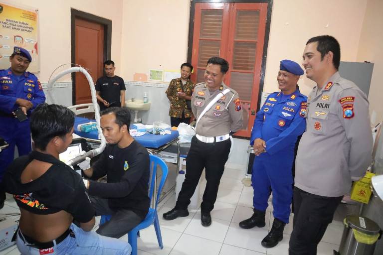 Gelar Program Hapus Tato Gratis, Polres Situbondo Diserbu Puluhan Nelayan