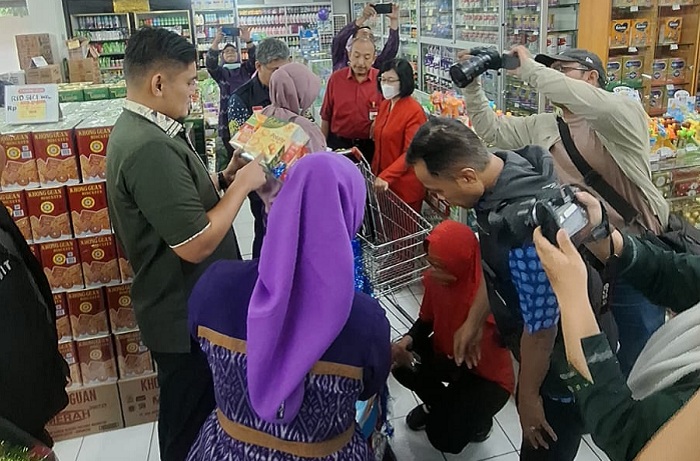 Satreskrim Polres Kediri Kota Sidak Parsel Lebaran dan Produk Pangan Pastikan Keamanan Konsumen
