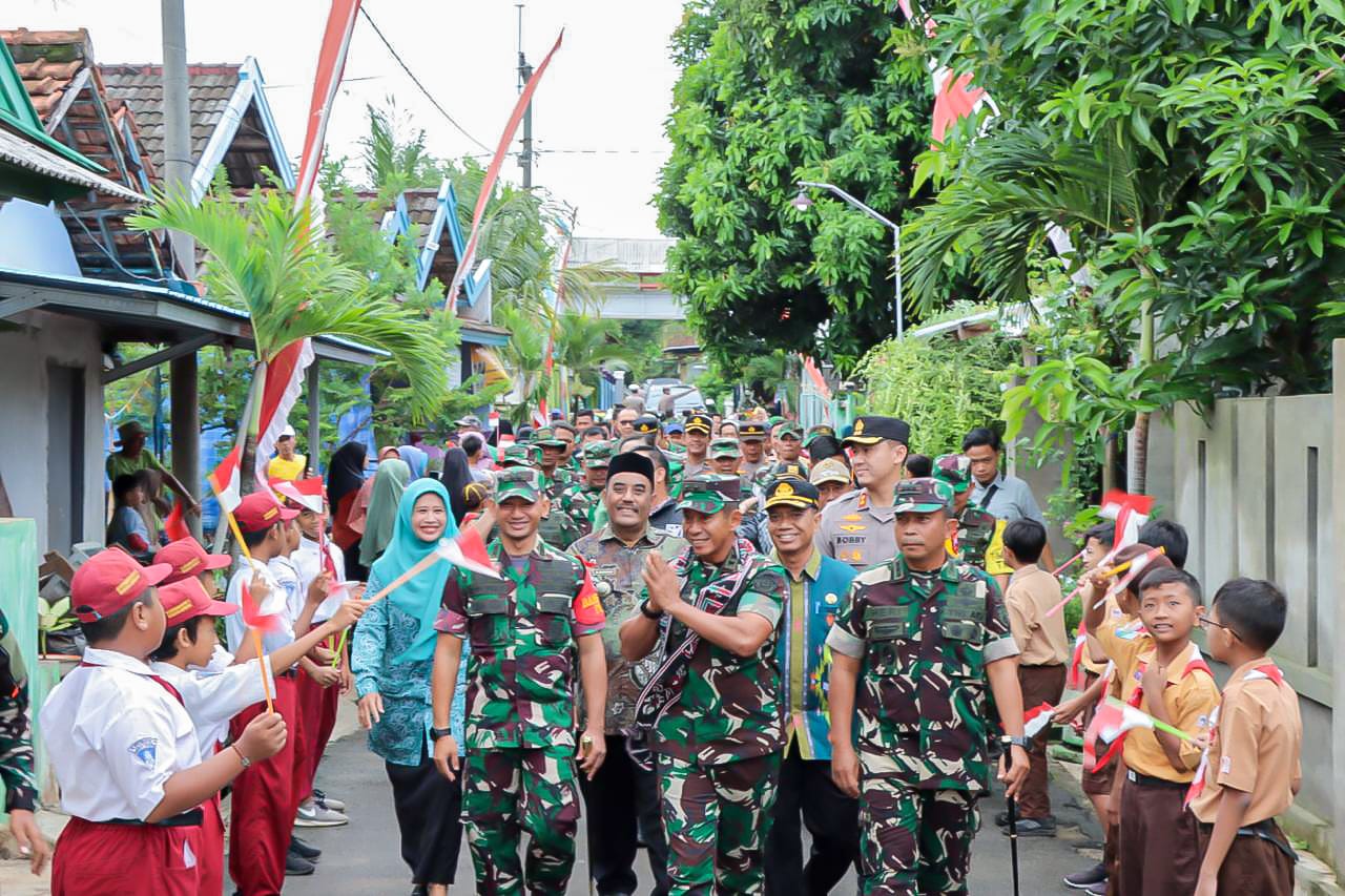 Rampungkan Program, Aster Panglima TNI Resmi Menutup TMMD 119 di Lamongan