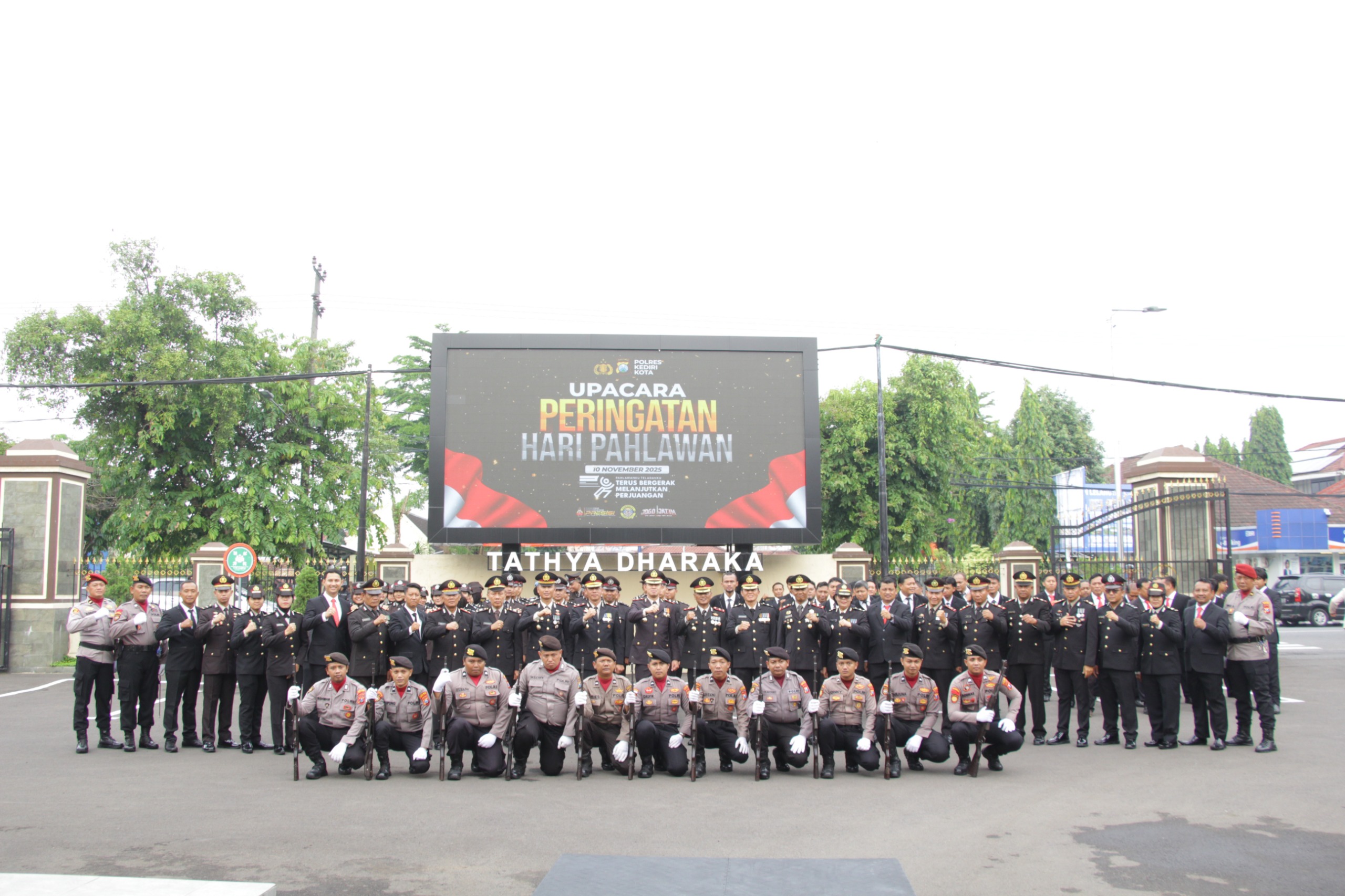 Polres Kediri Kota Gelar Upacara Hari Pahlawan 2025, Wakapolres: Teladani Semangat Juang para Pahlawan