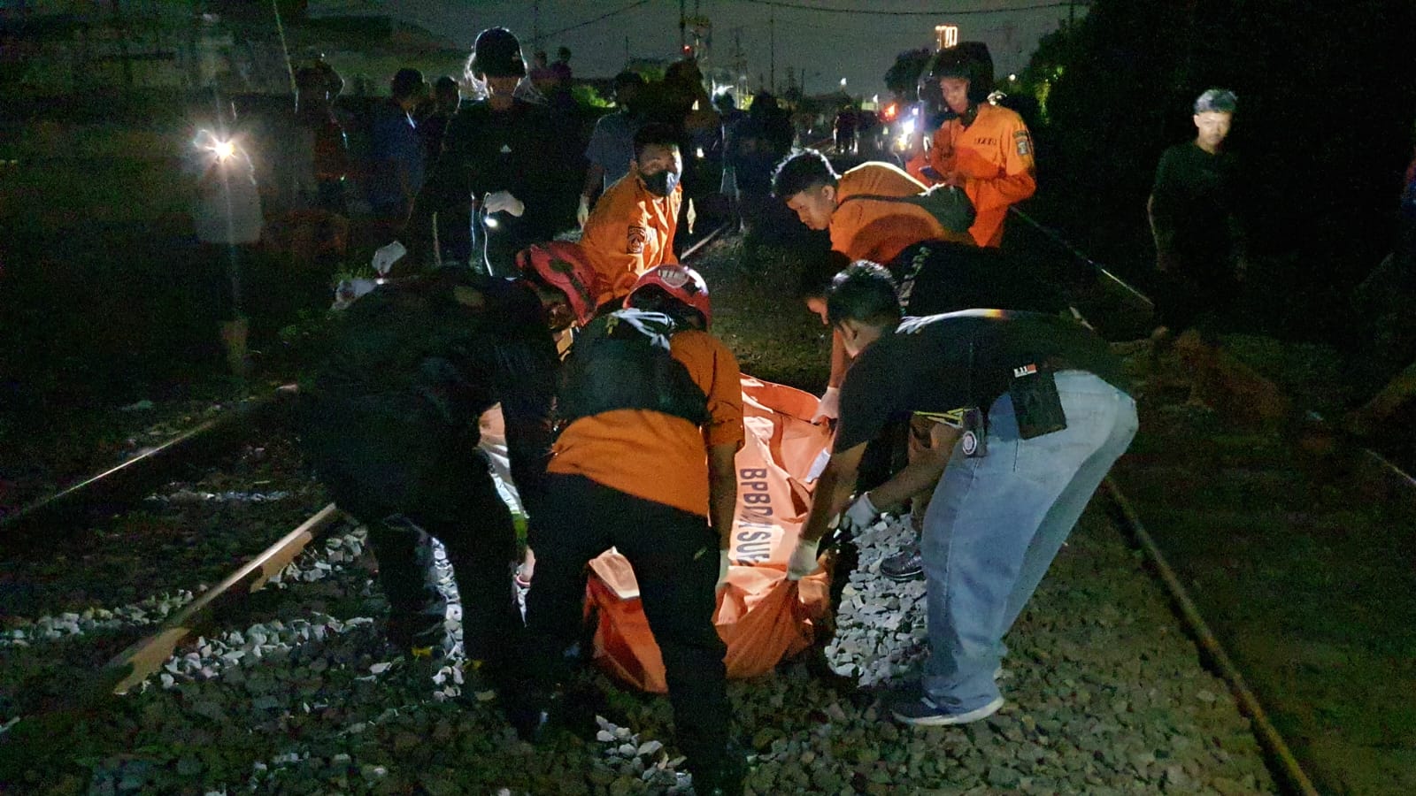 Pria Kutisari Tewas Tertabrak KA Sancaka di Perlintasan Kalibokor, Terseret Hingga 100 Meter