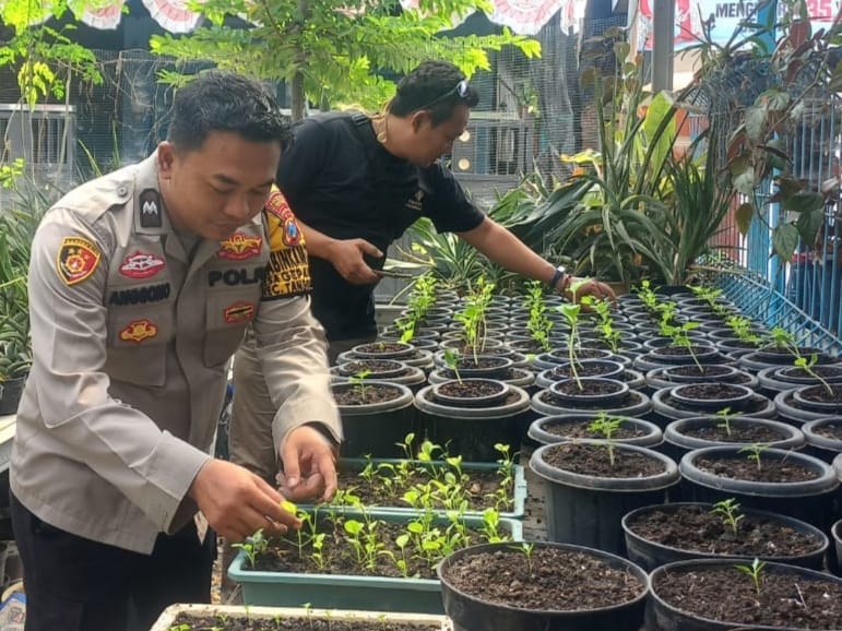 Kapolsek Tanggulangin Optimalkan Peran Bhabinkamtibmas, Sambangi Desa Dukung Program Ketahanan Pangan Nasional