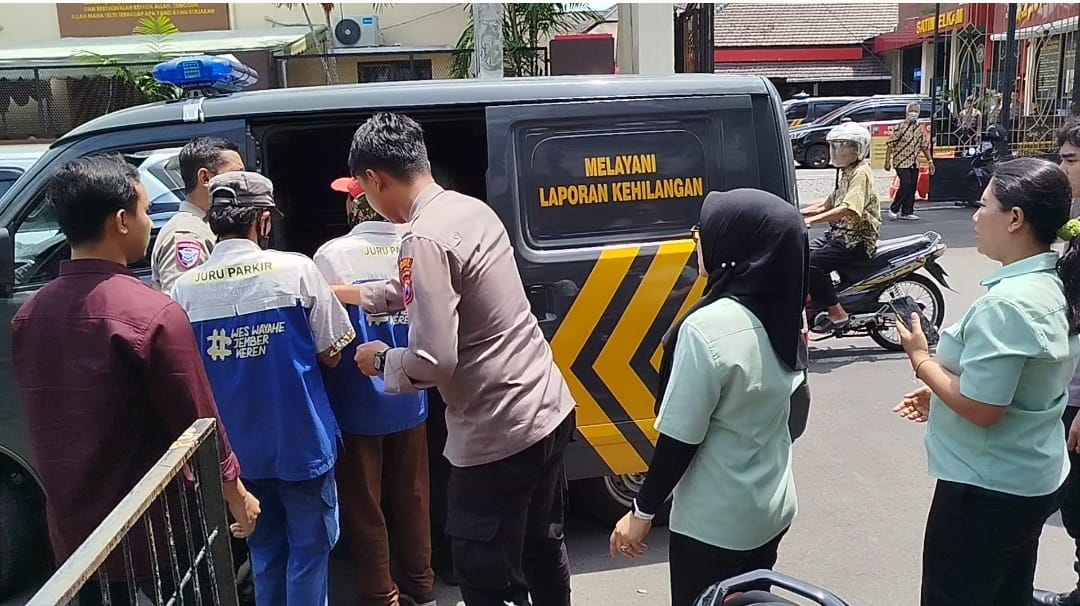 Jatuh di Depan Mapolres Jember, Pengayuh Becak Meninggal Dunia