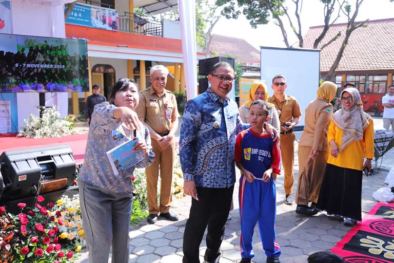 Pj Wali Kota Batu Tinjau Gerakan Aksi Bergizi, Hari Kesehatan Nasional Ke-60