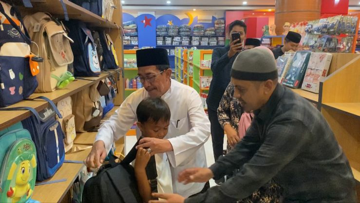 KJS Sumenep Ajak Puluhan Anak Yatim Belanja Lebaran Bersama Wakil Bupati