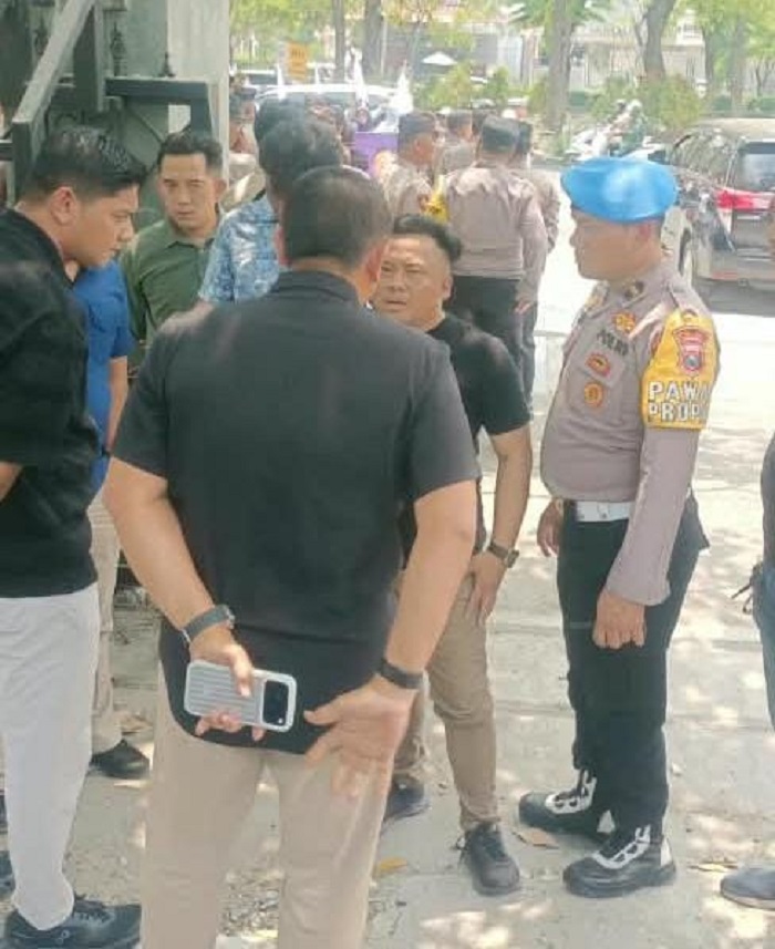 Polsek Gayungan Amankan Demo APMP Jatim di Depan Mapolda