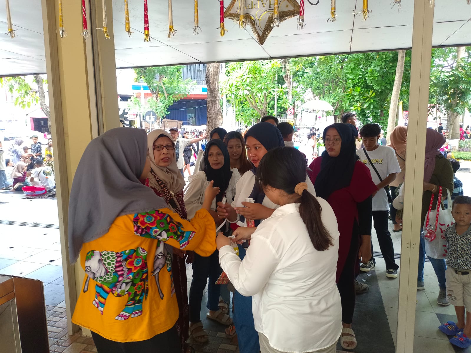 Dishub Surabaya Perketat Pengawasan Parkir Liar di Wisata KBS saat Libur Lebaran