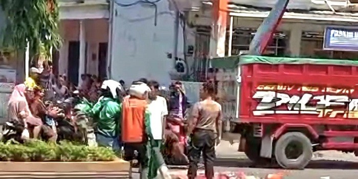 Kurir Paket Tewas Terlindas Truk di Jalur Pantura Pasuruan