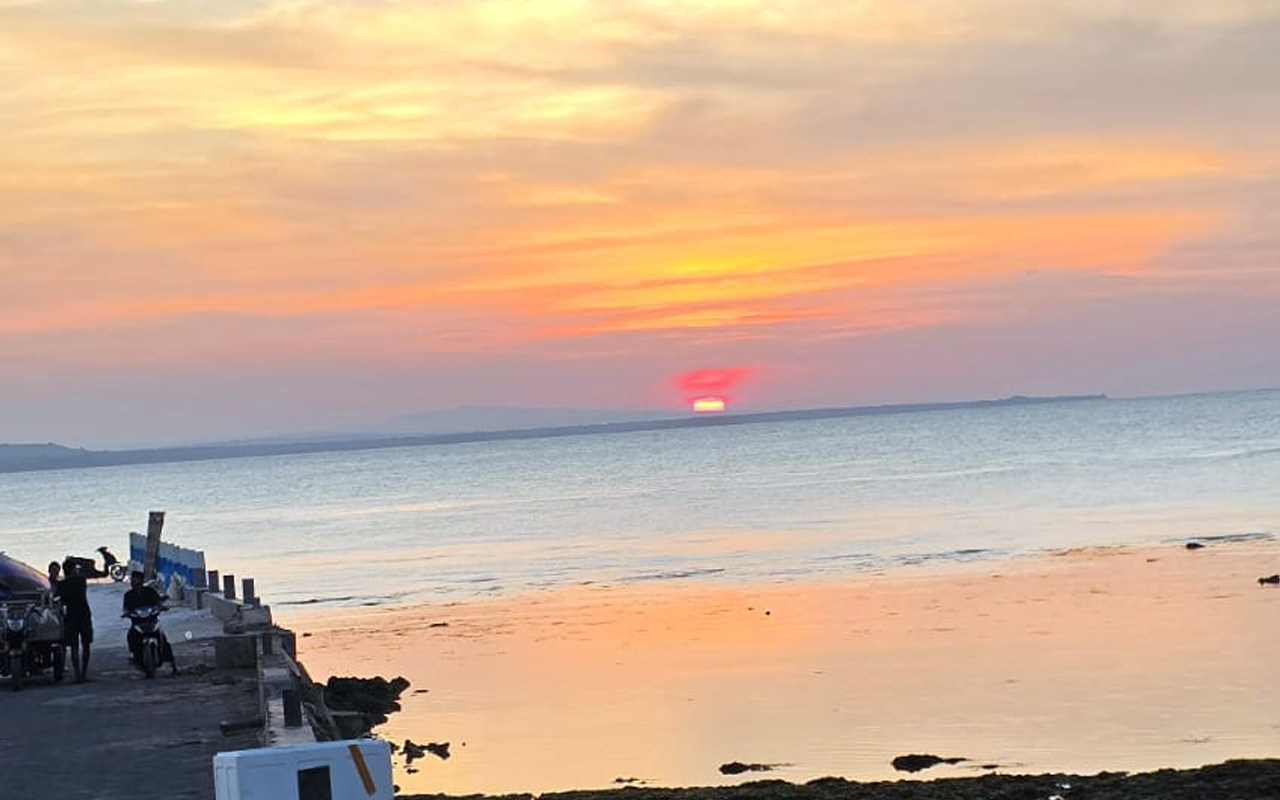 Melintasi Waktu di Kota Tua Hingga Menikmati Keindahan Bahari dari Pelabuhan Kalianget