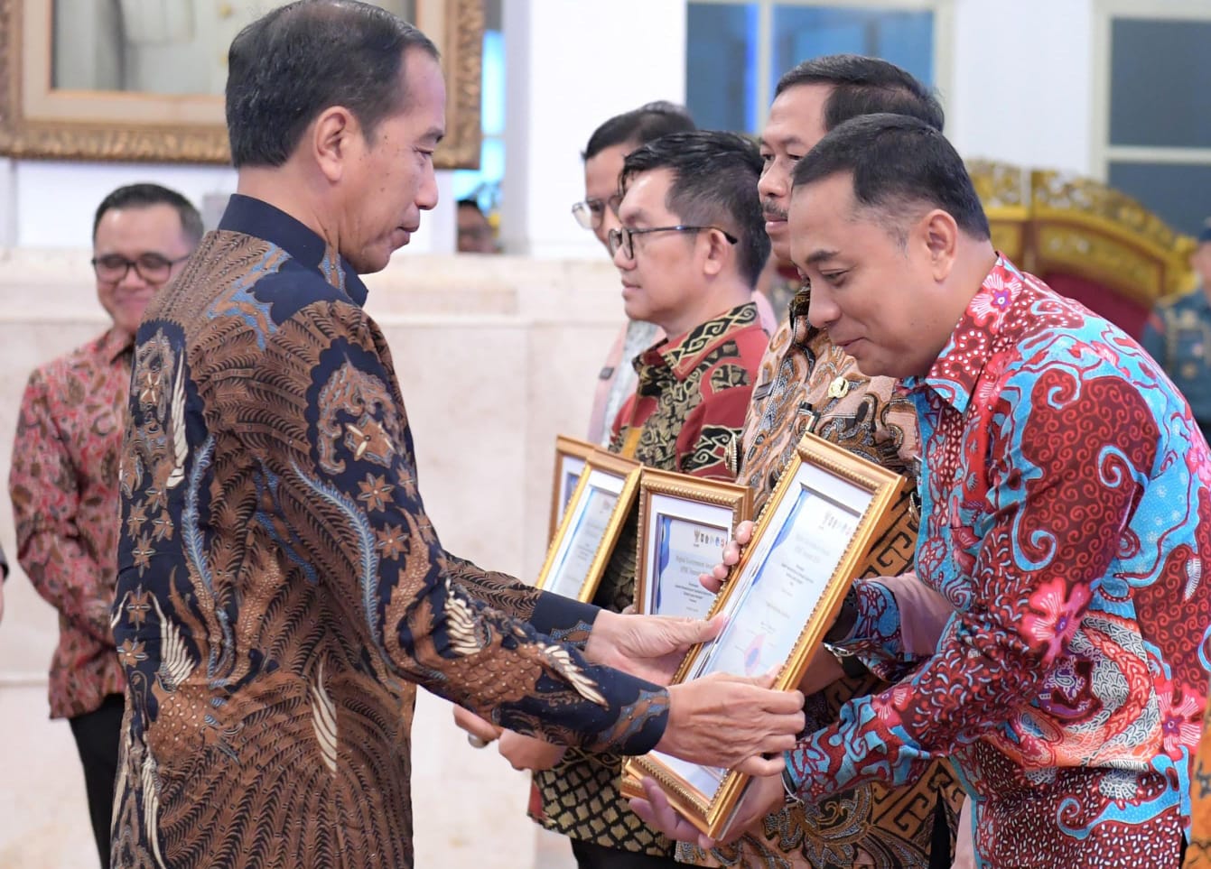 Presiden Jokowi Berikan Penghargaan Sistem Pemerintahan Berbasis Elektronik Terbaik ke Pemkot Surabaya