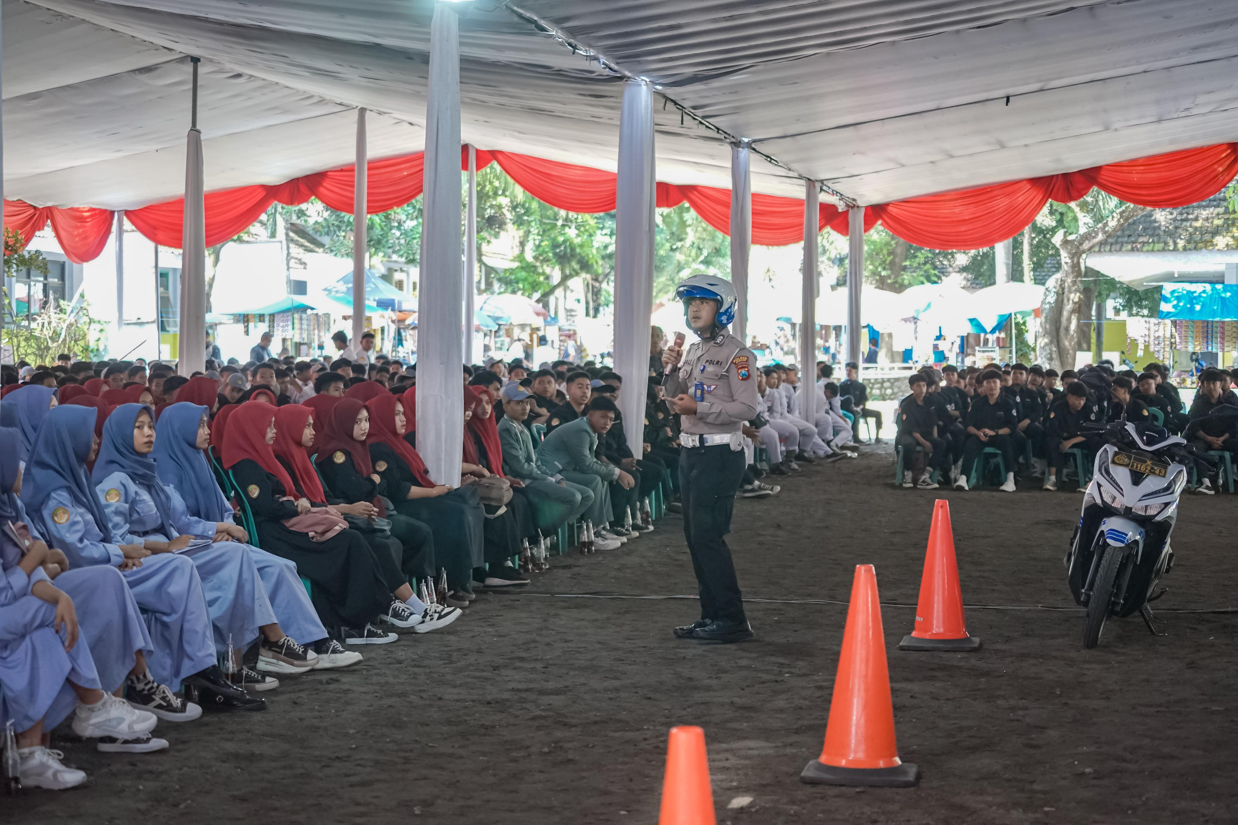 Santri Jember Jadi Pelopor Keselamatan Berlalulintas Lewat Program Pondok Pesantren Road Safety