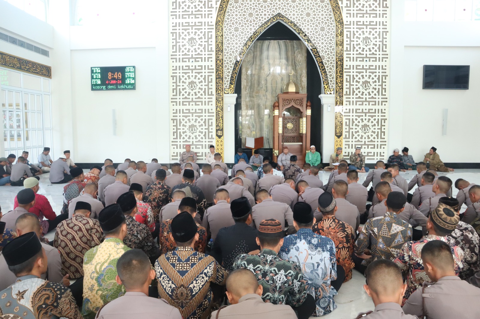 Polisi Sidoarjo Khataman Al Qur'an dan Istighosah