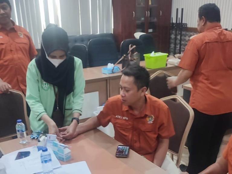 Kantor Pertanahan Surabaya II Gelar Suntik Vitamin C untuk Pegawai