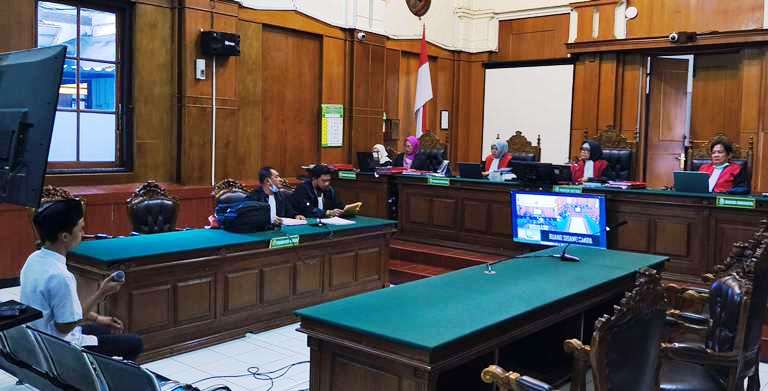 Maling HP di Lapak Kerupuk Berakhir di Kursi Pesakitan