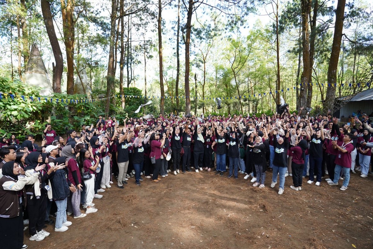 335 Mahasiswa PMM4 Tanam Bibit Pohon dan Lepas Merpati di Coban Talun, Dukung Program SDGs Lingkungan